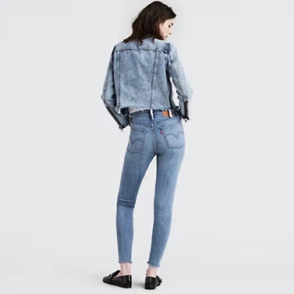Women’s Levi’s Wedgie Skinny Jean - size 24